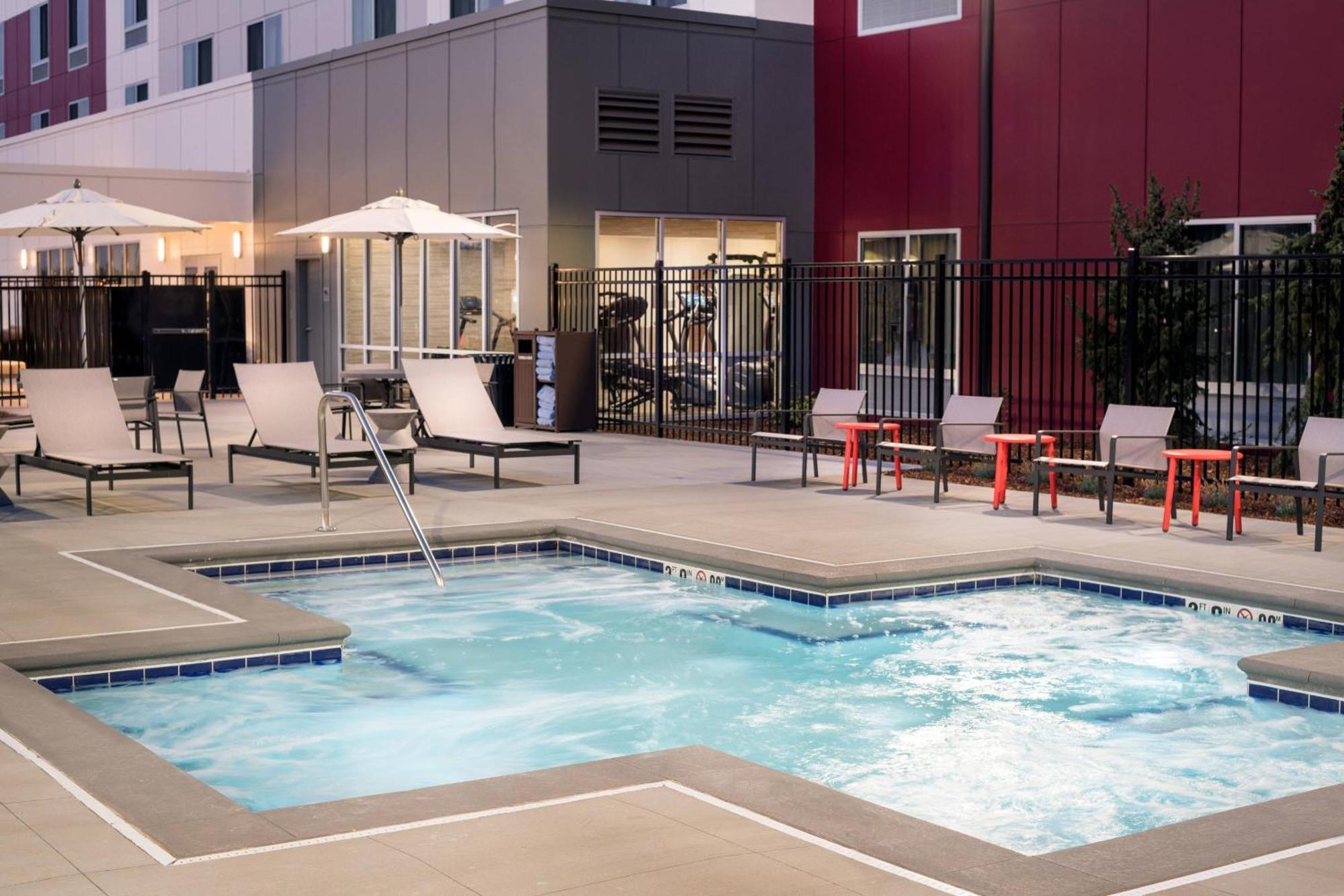Courtyard By Marriott Pullman Hotel Eksteriør billede