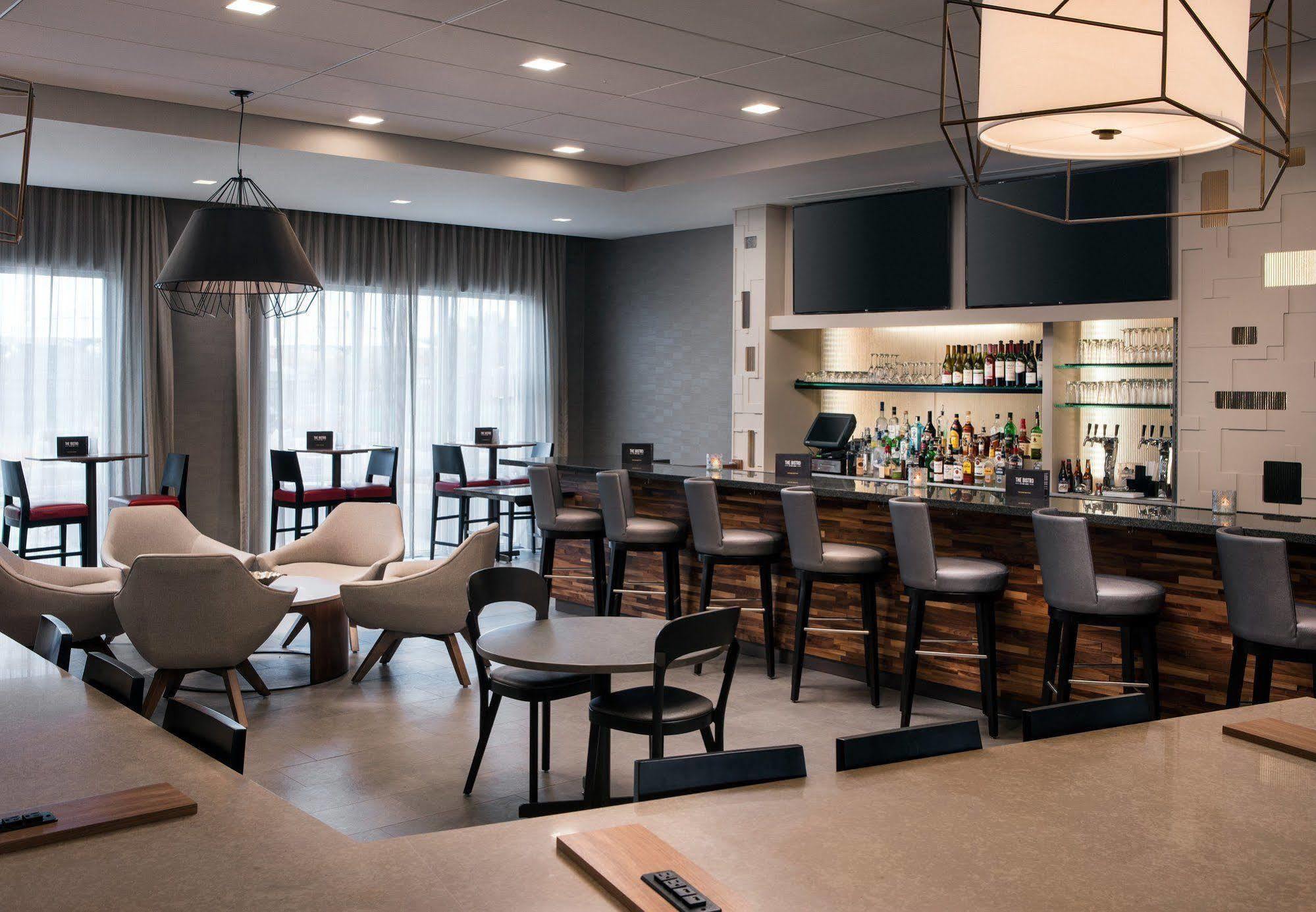 Courtyard By Marriott Pullman Hotel Eksteriør billede